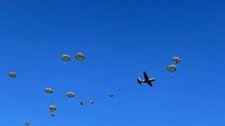 1/12 新年あけましておめでとうございます。本年も宜しくお願い致します。🎍今年の仕事始めとして、陸上自衛隊第一空挺団の「NYJIP2026」の事前訓練を見学させていただきました🪂